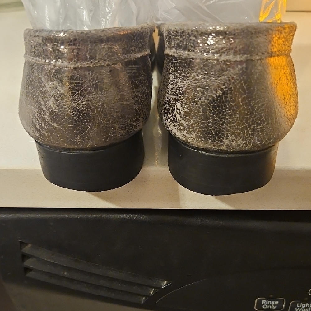 Women's Le Lis Lanc Metallic Gray Loafers with Gold Studs - Picture 4 of 9